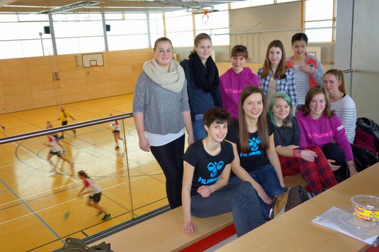 Erste Handball-Mädchen-Mannschaft am Apian-Gymnasium
