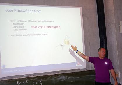 Vortrag von Herrn Thomas Reichenwallner 