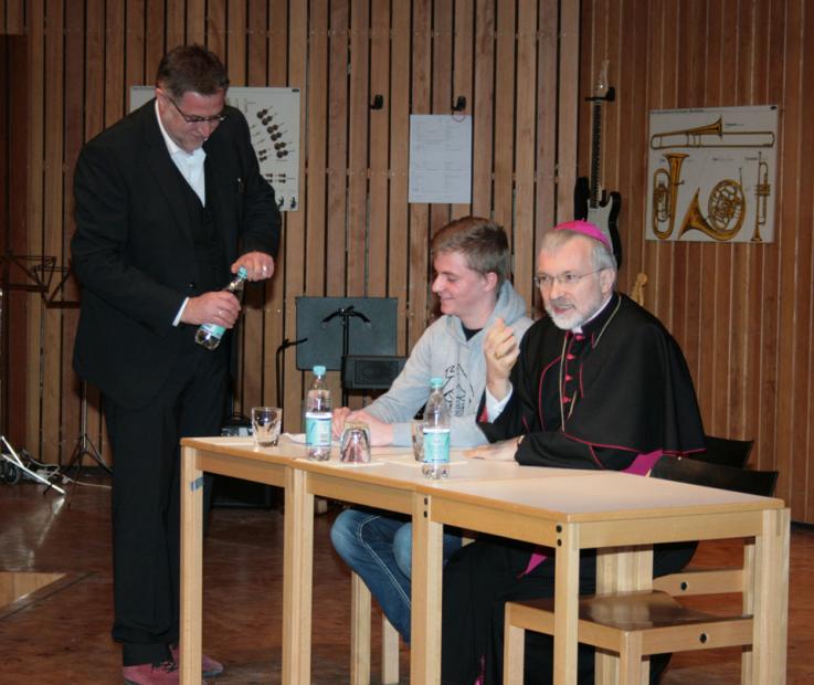 Bischof Gregor Maria Hanke, OSB, zu Besuch im Schulzentrum