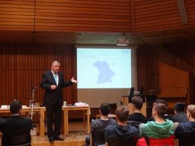 Robert Schuder bei seinem Vortrag