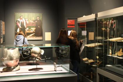 Arbeit bei den Exponaten zu Peter Apian