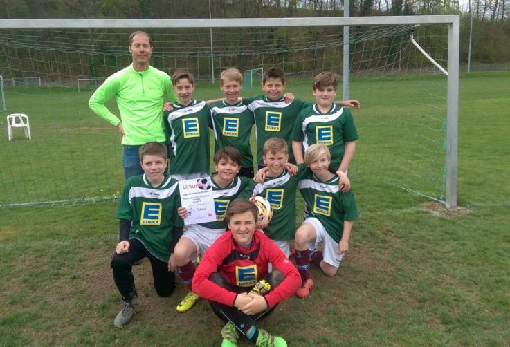 Jüngste Apian-Kicker gewinnen auch Regionalentscheid in Neuburg