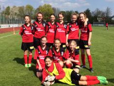 Mädchenmannschaft des Apian-Gymnasiums Wettkampfklasse III (stehend von links nach rechts):  Kleindorfer, Lea (8 A); Zachmann, Paula (8 D);  Trux, Lena (7 D); Schröter, Sofie (7 D); Kastrati, Zhulieta (7 C); Björnsen, Yara (7 B); (vorne kniend) Redemann, Anna  (7 D); Eberl, Julia (7 A); Reiser, Hanna (7 C); (liegend) Sandau, Alissa (7 C).