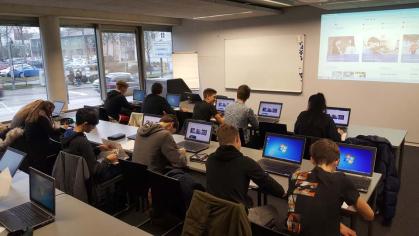 W-Seminar "Tourismus" informiert sich über Recherchemethoden