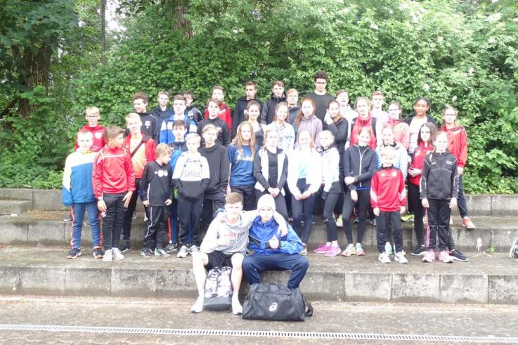 Apianer-Leichtathleten trotzen dem Regen und holen zweimal Gold! 