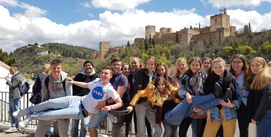 Vor der Alhambra im April 2018