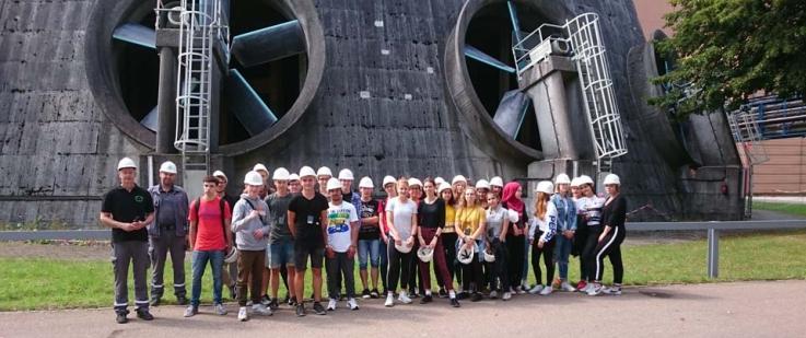 Klassen 10D und 10UE bei UNIPER Großmehring (Foto: S. Koulo)