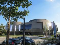 Gebäude der ESO Supernova in Garching, das dieses Jahr fertiggestellt und für Besucher freigegeben wurde