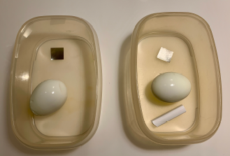 Abb.2: Silberblech-angelaufen (links) und blank (mit Kreide)