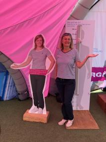 Auch unsere scheidende Fachbetreuerin war wie immer mit vollem Einsatz dabei und konnte insbesondere mit ihrem Outfit überzeugen.