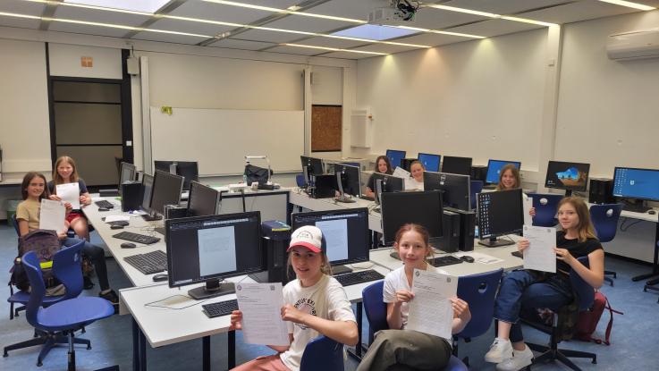 Tipp-Profis im Computerraum