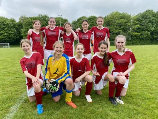 Apian Gymnasium Mädchen-Fußball Team