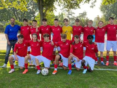 Mit neuen Trikots nach Berlin