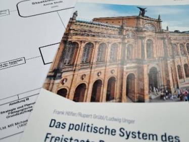 Besuch des „politischen Machtzentrums“ Bayerns