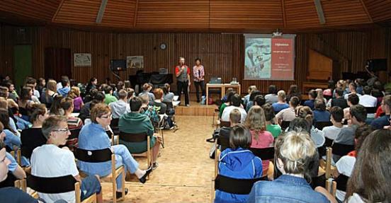 "Crash-Kurs für interkulturelles Lernen" – Frau Erös über die „Kinderhilfe Afghanistan