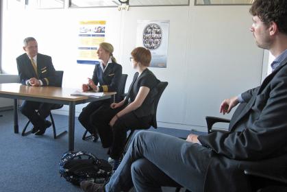 Spickzettel-Team am Flughafen München