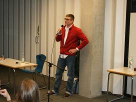 Stephan Knösel liest am Apian-Gymnasium