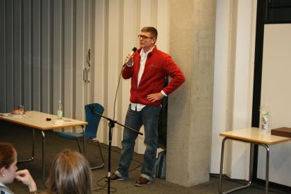 Stephan Knösel liest im Apian-Gymnasium